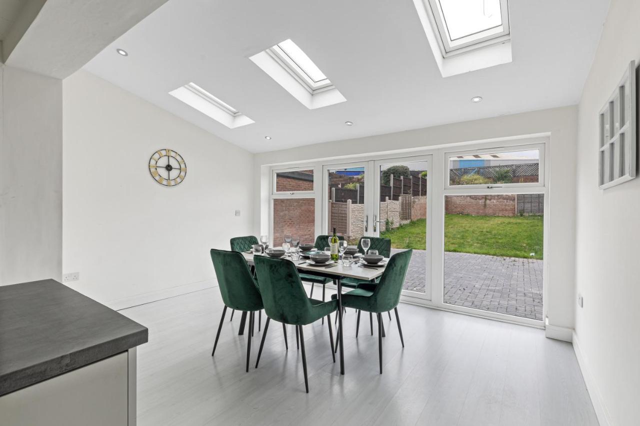 Tipton 3 Bedroom House Garden Sleeps 7 - Jrr Stays Coseley Exterior foto